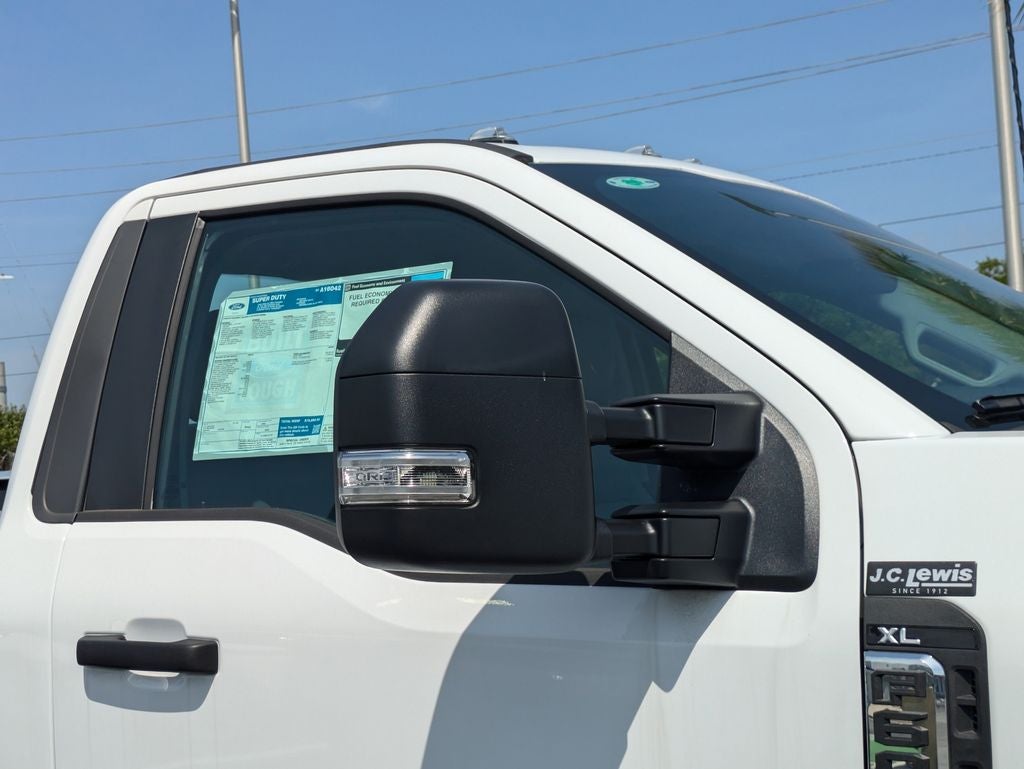 2025 Ford F-600SD XL