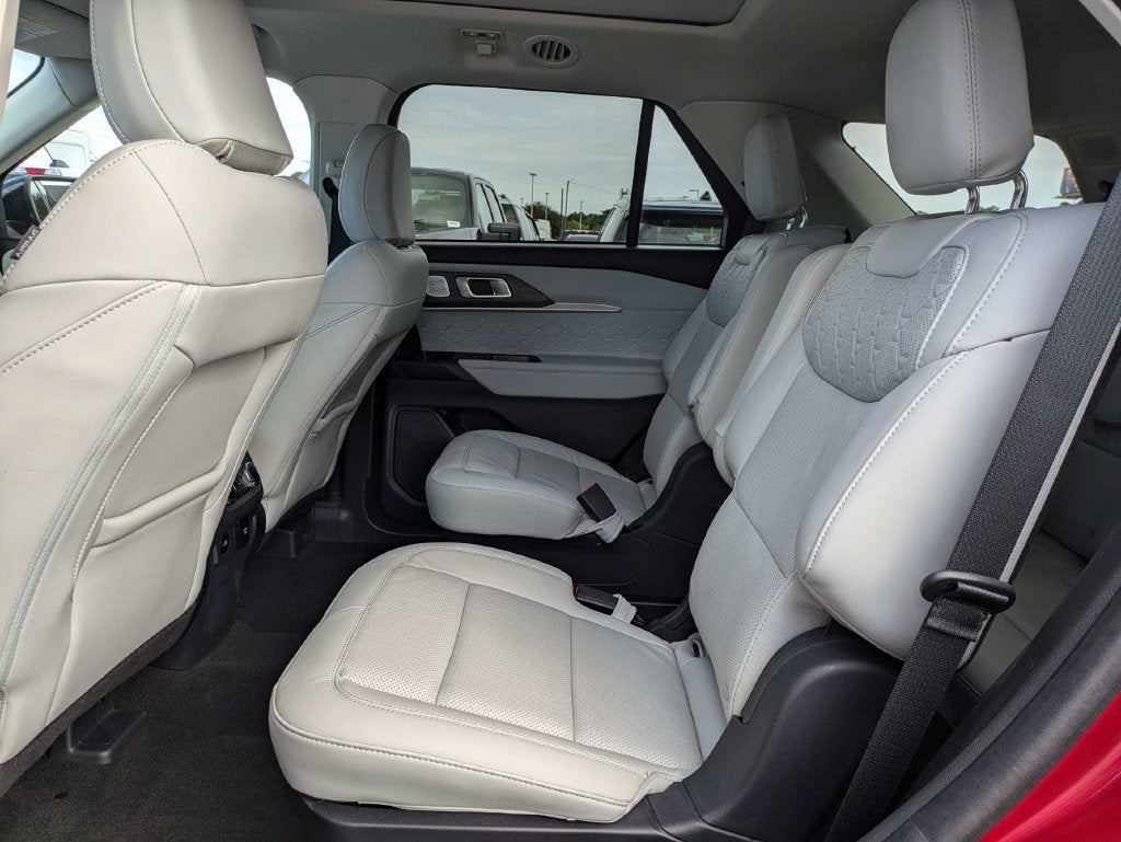 2025 Ford Explorer Platinum