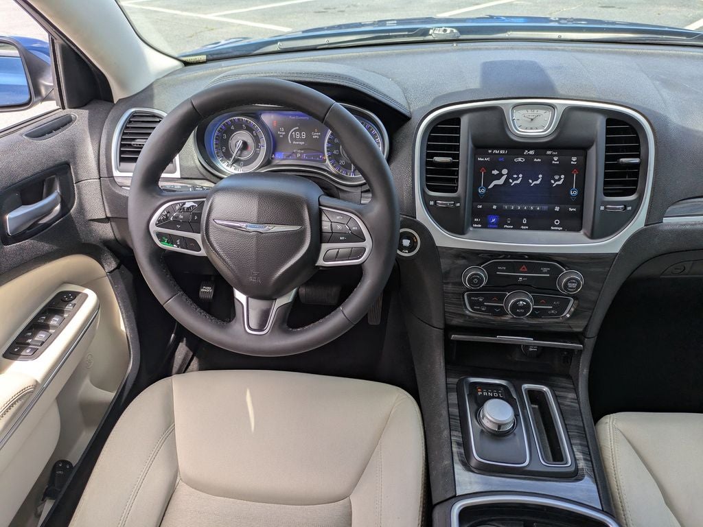 2022 Chrysler 300 Touring