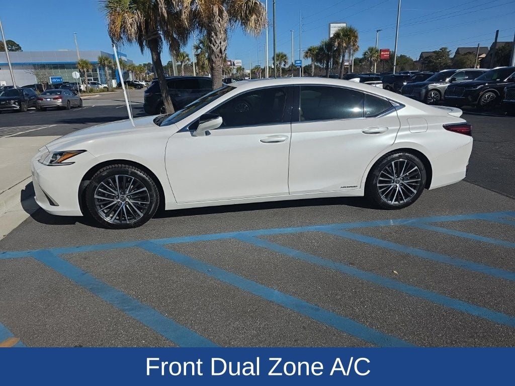 2022 Lexus ES 300h Luxury