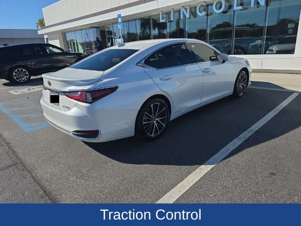 2022 Lexus ES 300h Luxury