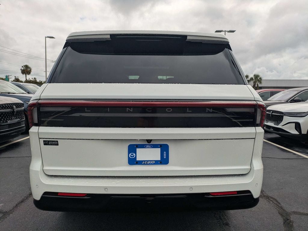 2027 Lincoln Navigator Reserve