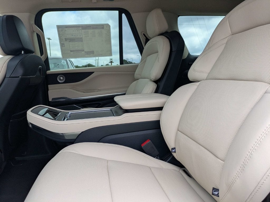 2027 Lincoln Navigator Reserve