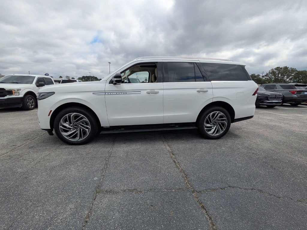 2027 Lincoln Navigator Reserve