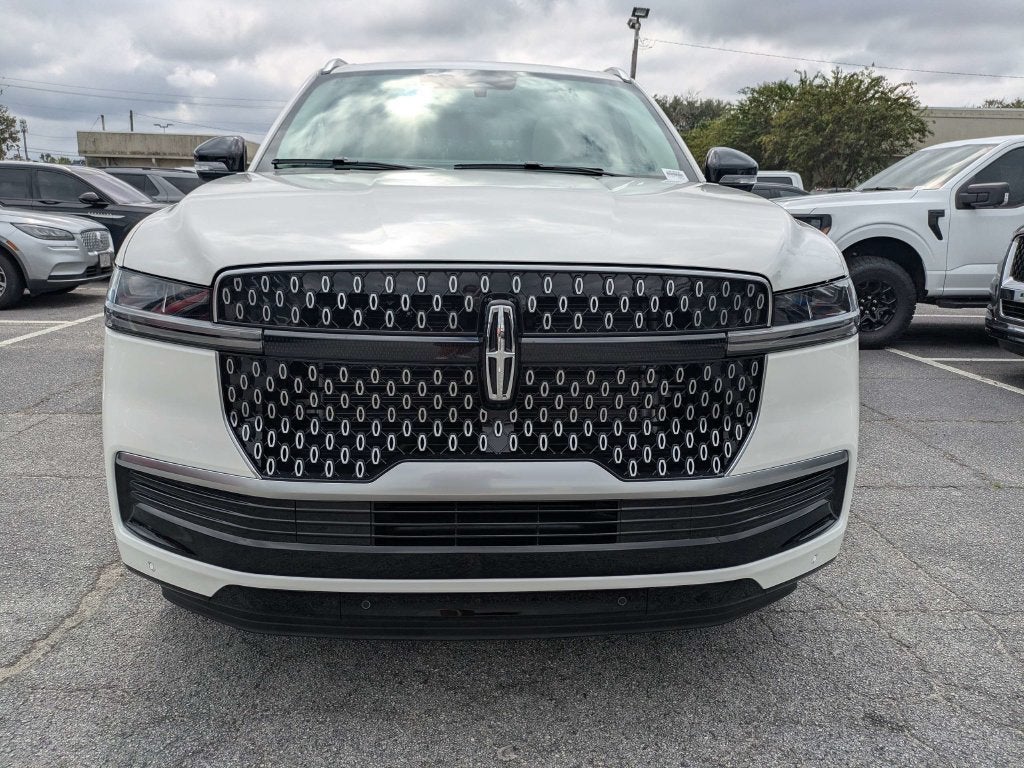 2027 Lincoln Navigator Reserve