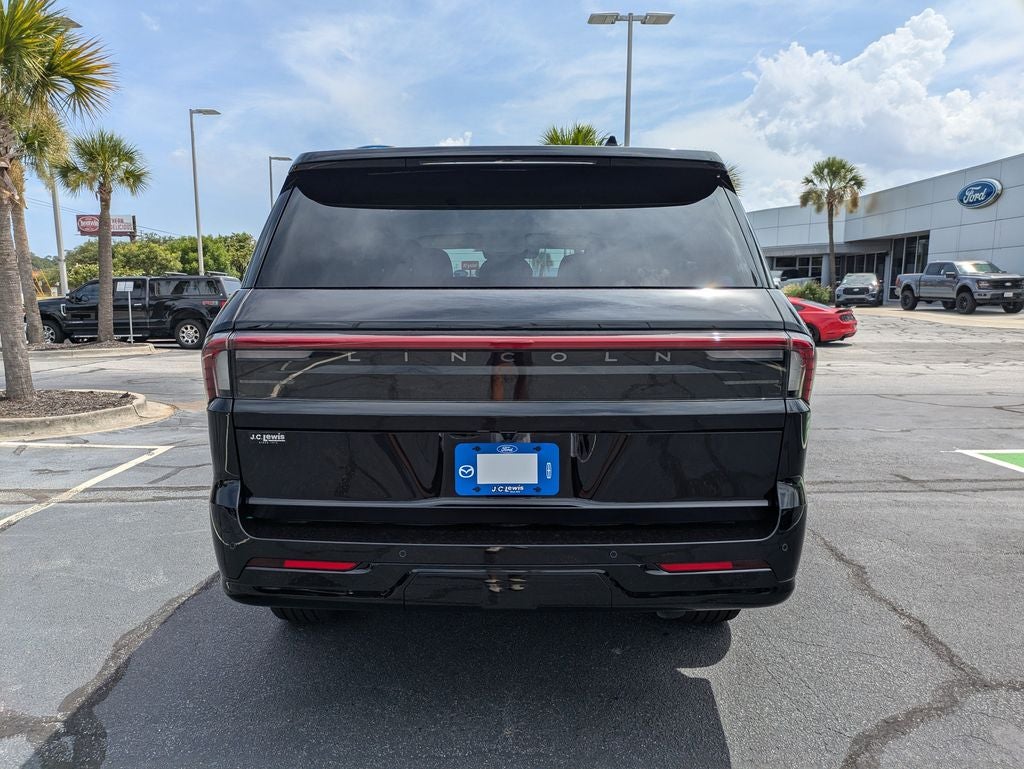 2027 Lincoln Navigator Premiere