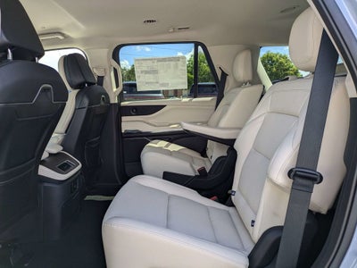 2027 Lincoln Navigator Premiere