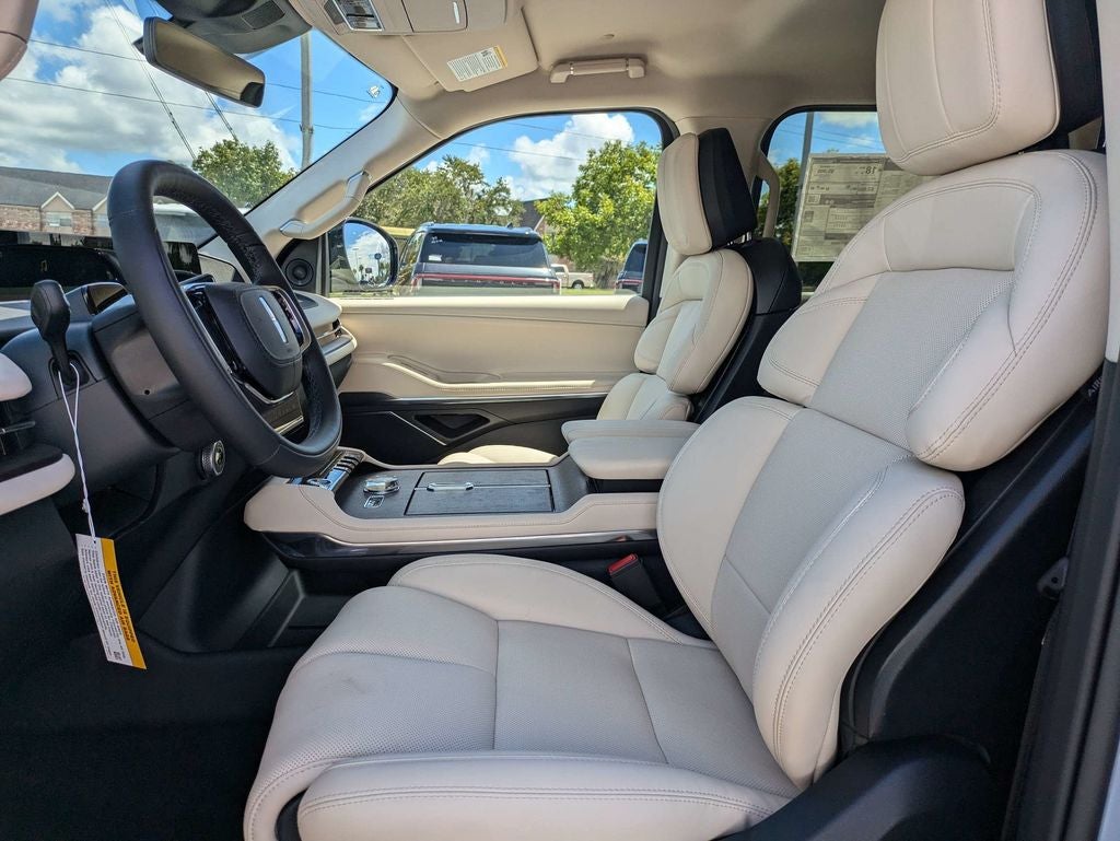 2027 Lincoln Navigator Premiere