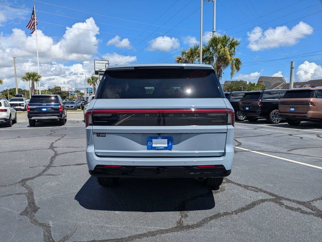 2027 Lincoln Navigator Premiere