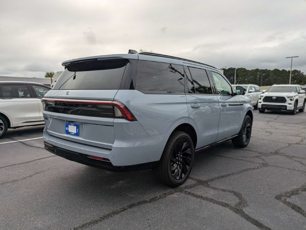 2027 Lincoln Navigator Reserve