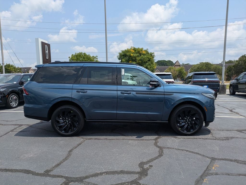 2027 Lincoln Navigator Reserve