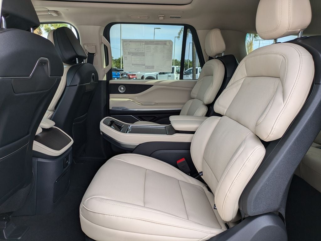 2027 Lincoln Navigator L Reserve