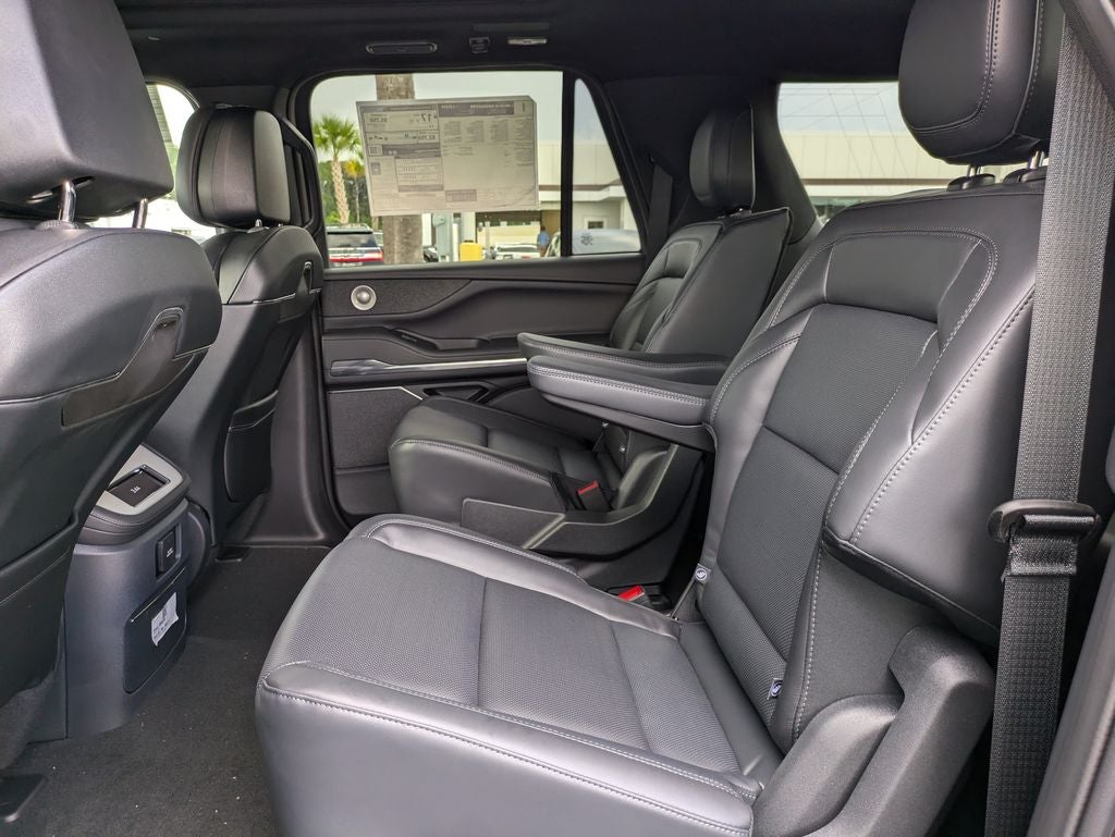 2027 Lincoln Navigator L Reserve