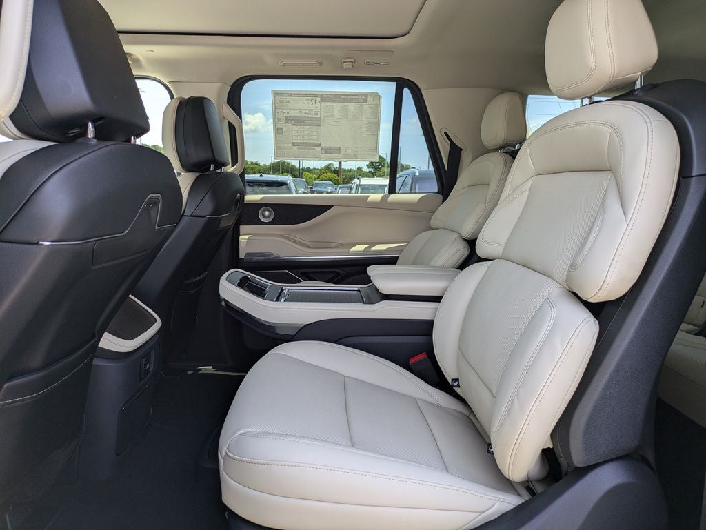 2027 Lincoln Navigator L Reserve