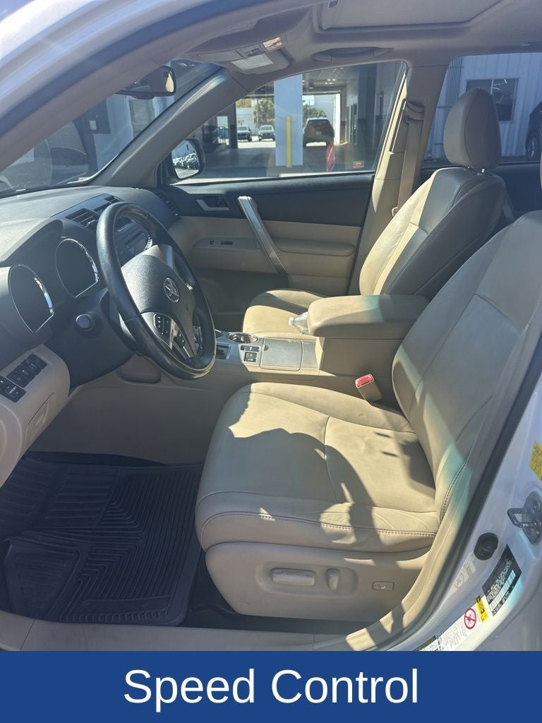 2011 Toyota Highlander SE