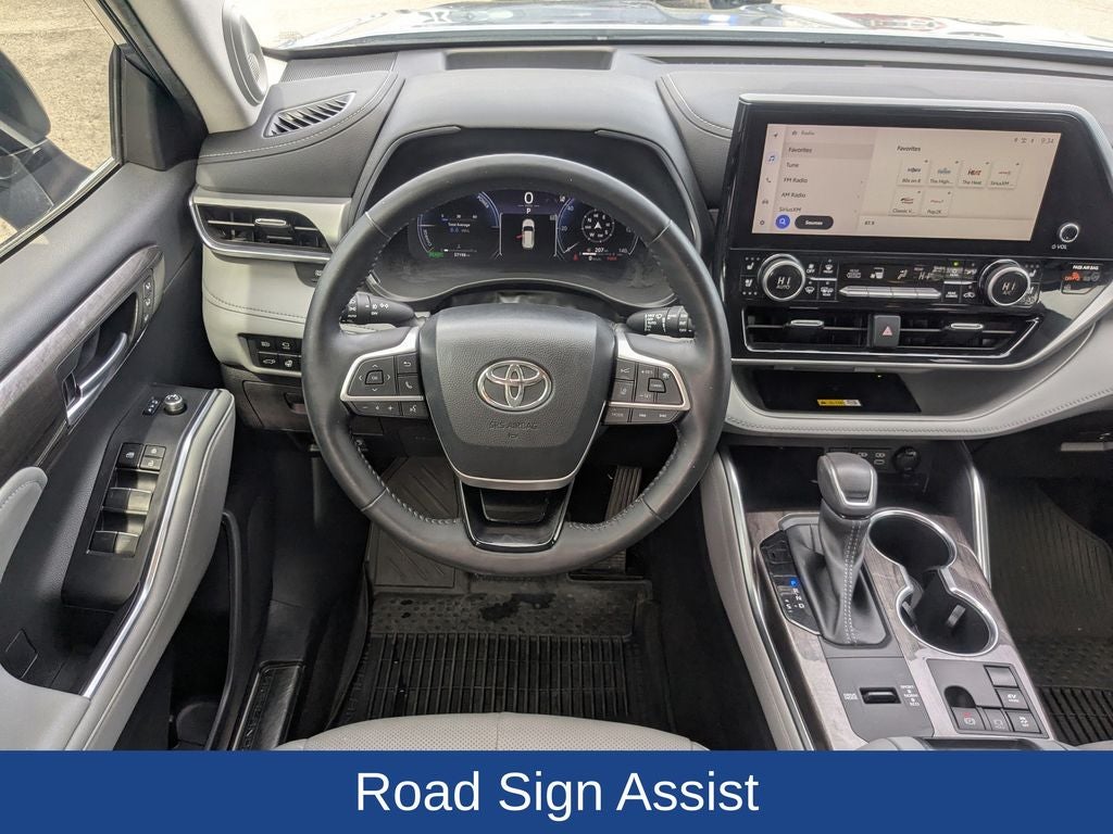 2023 Toyota Highlander Hybrid Platinum
