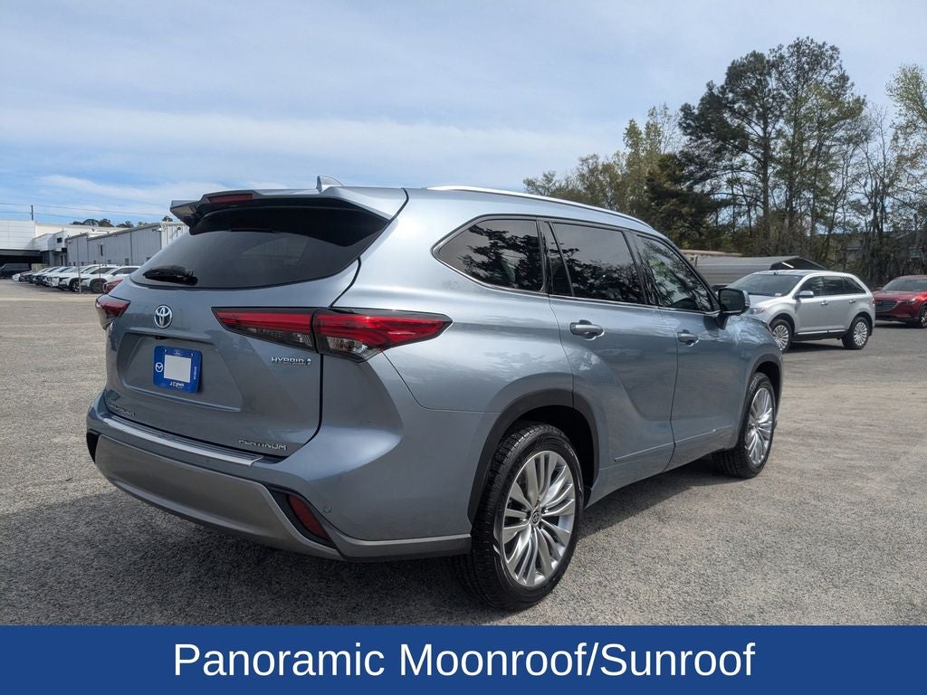 2023 Toyota Highlander Hybrid Platinum