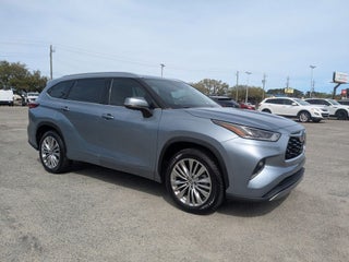 2023 Toyota Highlander Hybrid Platinum