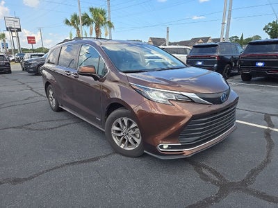 2021 Toyota Sienna XLE 7 Passenger