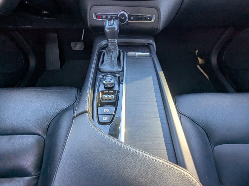 2020 Volvo XC90 T5 Momentum