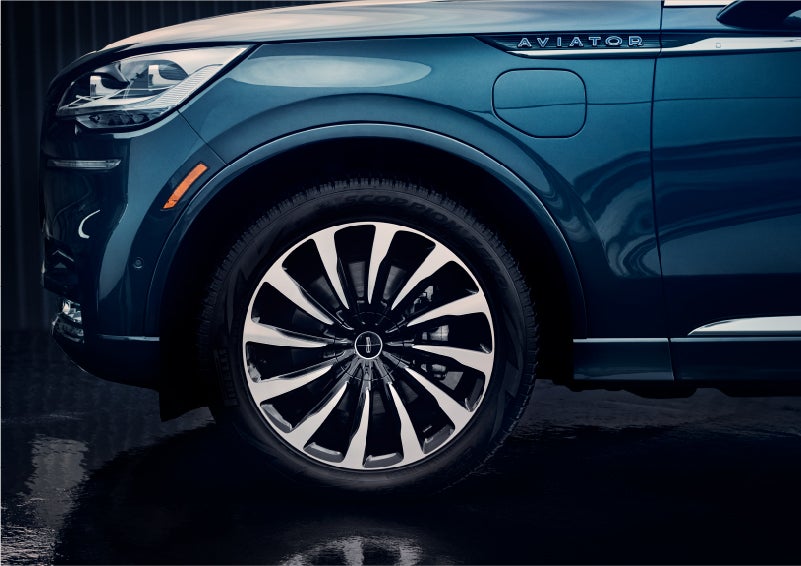The 2023 Lincoln Aviator® Black Label Grand Touring model with unique 12-spoke wheel | J.C. Lewis Lincoln in Savannah GA