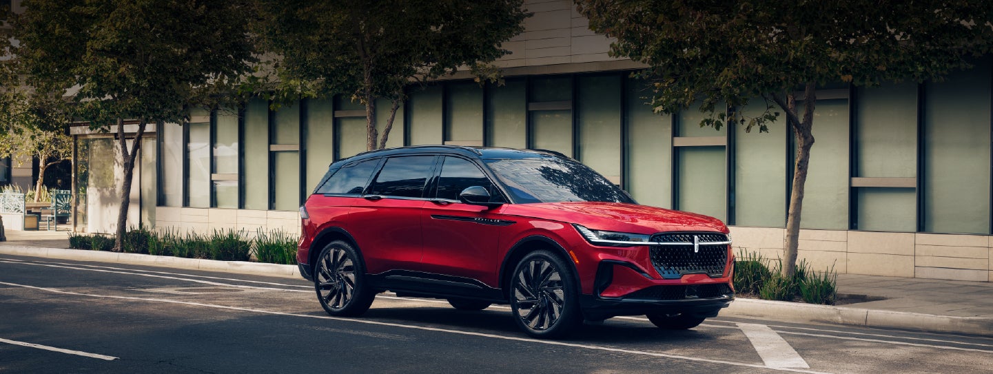 A 2025 Lincoln Nautilus® SUV with an available hybrid powertrain is parked in an urban setting. | J.C. Lewis Lincoln in Savannah GA
